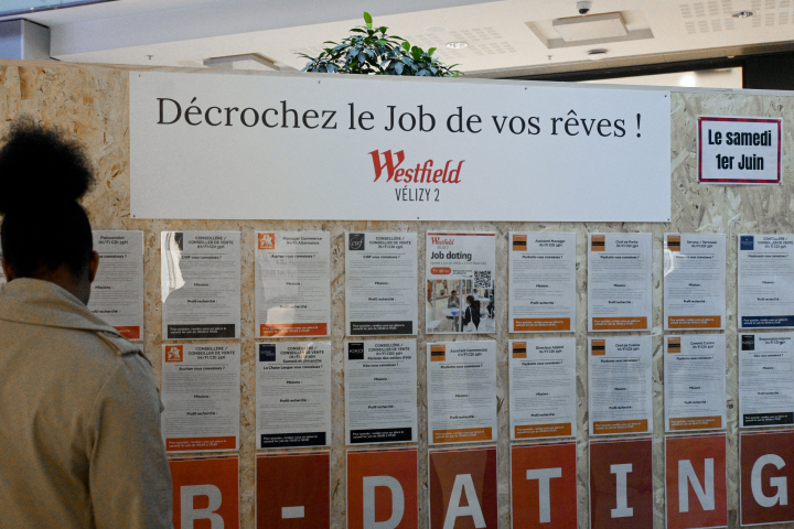 Annonce pour un job dating. Photo by Magali Cohen / Hans Lucas / Hans Lucas via AFP