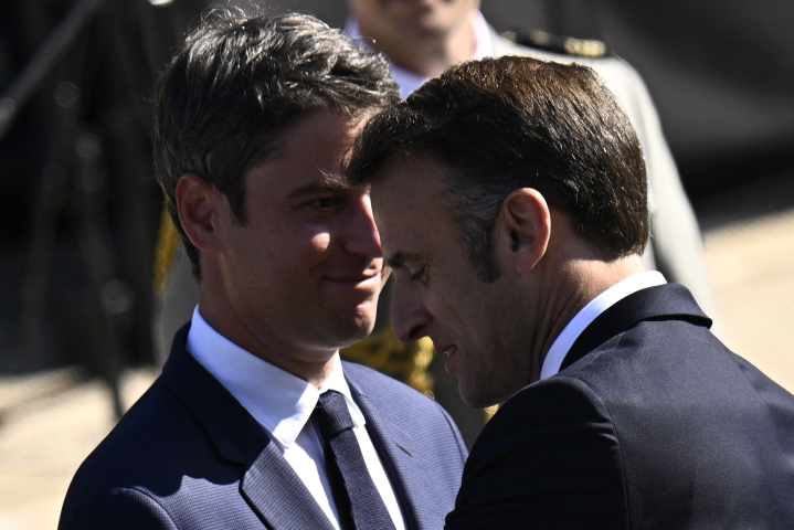 Gabriel Attal, Premier ministre et Emmanuel Macron, président de la République - JULIEN DE ROSA / AFP
