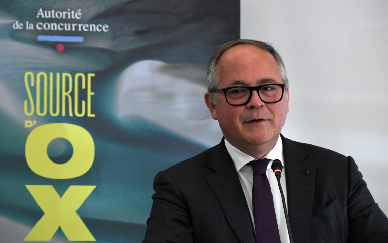 Benoît Coeuré, président de l'Autorité de la concurrence (Photo by Eric PIERMONT / AFP)